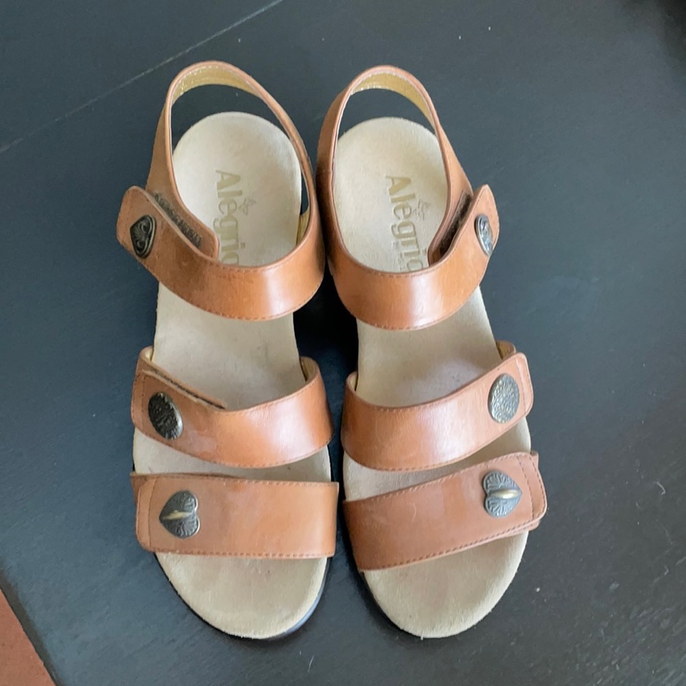 Algeria sandals size 38 (women’s 8M)